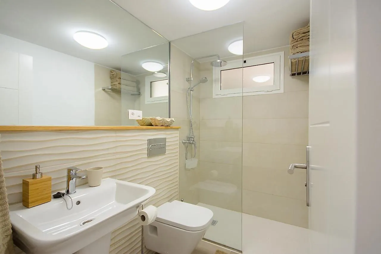 Red Volcano Apartment, Free Access To The Fariones Sports Center Puerto del Carmen  Spanien
